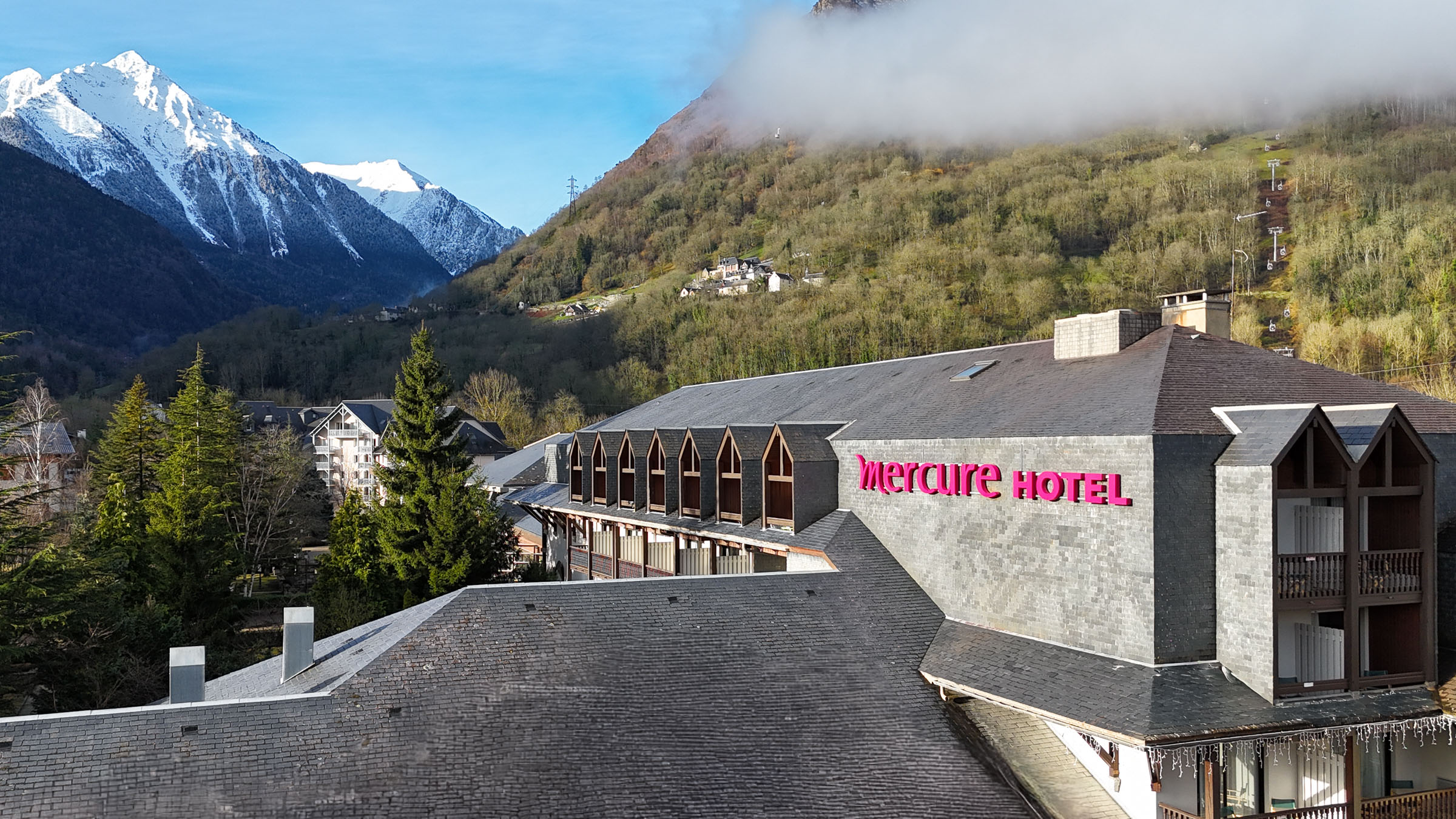 MERCURE SAINT LARY vue drone montagne